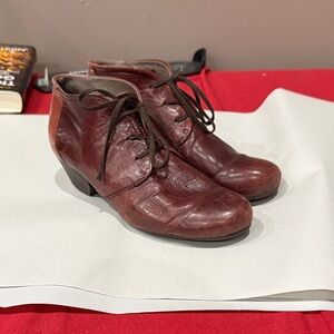 Elegant Burgundy Lace-Up Ankle Boots